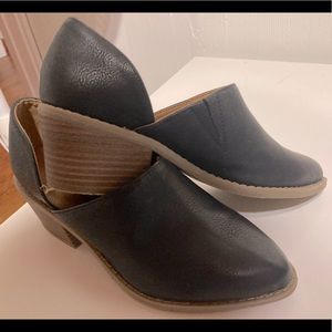 BLACK - V CUT BOOTS |5W - never worn